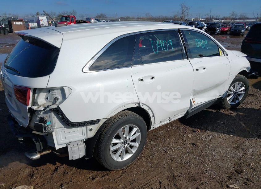 Photo 4 of 2019 Kia Sorento 2.4L LX (VIN 5XYPGDA30KG536776)