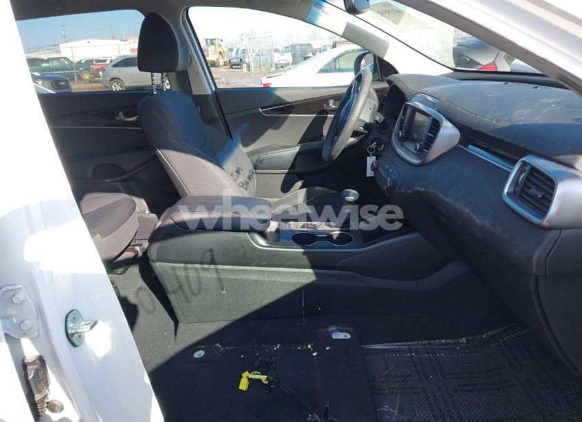 Photo 5 of 2019 Kia Sorento 2.4L LX (VIN 5XYPGDA30KG536776)