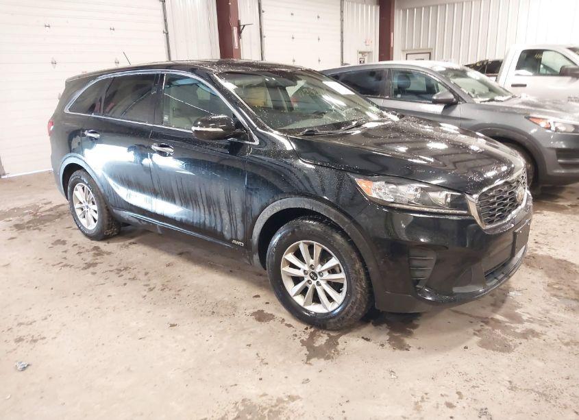 2019 Kia Sorento 2.4L LX (VIN 5XYPGDA30KG570779) main photo