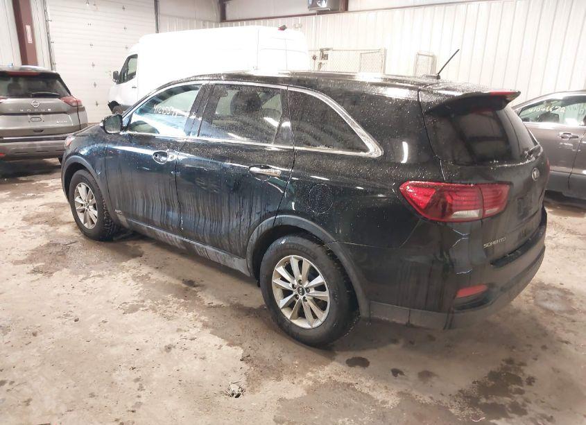 Photo 3 of 2019 Kia Sorento 2.4L LX (VIN 5XYPGDA30KG570779)