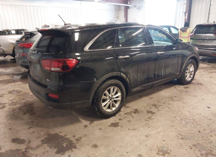 Photo 4 of 2019 Kia Sorento 2.4L LX (VIN 5XYPGDA30KG570779)