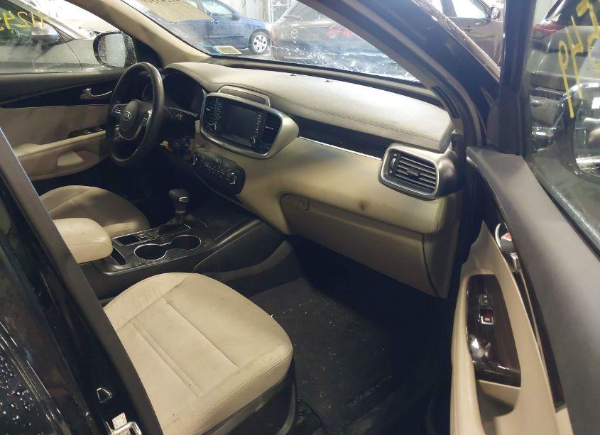 Photo 5 of 2019 Kia Sorento 2.4L LX (VIN 5XYPGDA30KG570779)