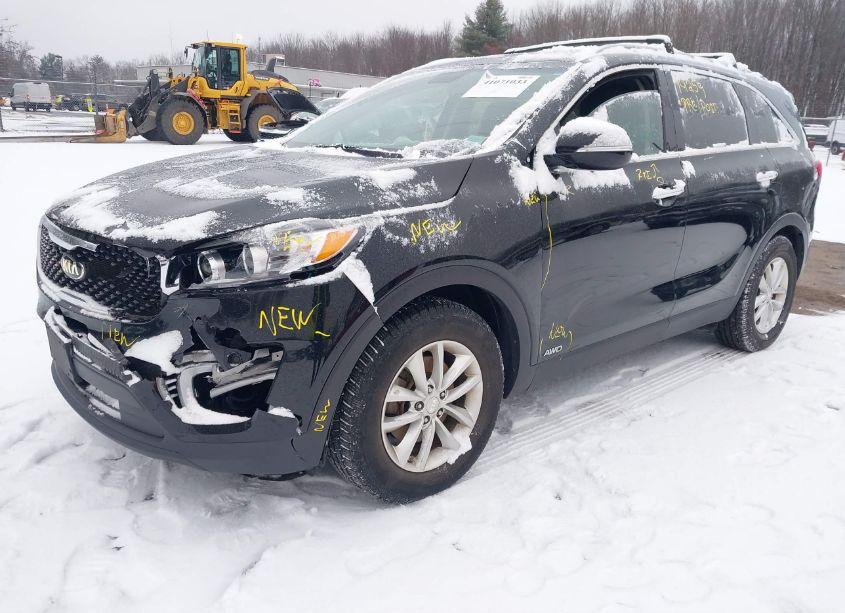 Photo 2 of 2016 Kia Sorento 2.4L LX (VIN 5XYPGDA31GG034530)