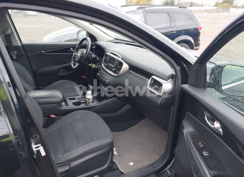 Photo 5 of 2016 Kia Sorento 2.4L LX (VIN 5XYPGDA31GG043616)