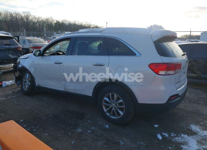 Photo 3 of 2016 Kia Sorento 2.4L LX (VIN 5XYPGDA31GG043910)