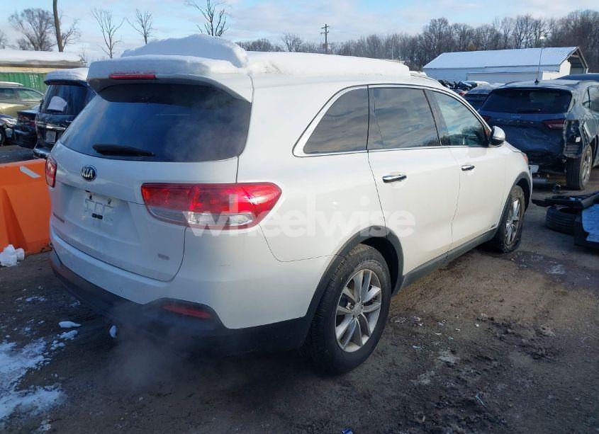 Photo 4 of 2016 Kia Sorento 2.4L LX (VIN 5XYPGDA31GG043910)