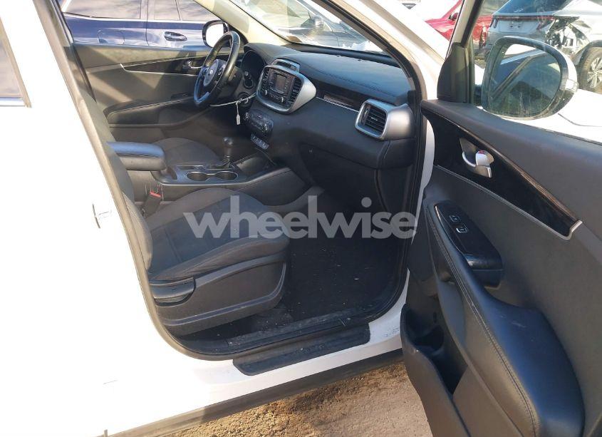 Photo 5 of 2016 Kia Sorento 2.4L LX (VIN 5XYPGDA31GG043910)