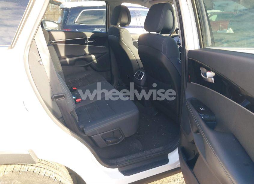 Photo 8 of 2016 Kia Sorento 2.4L LX (VIN 5XYPGDA31GG043910)