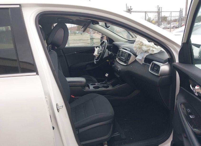 Photo 5 of 2016 Kia Sorento 2.4L LX (VIN 5XYPGDA31GG080360)