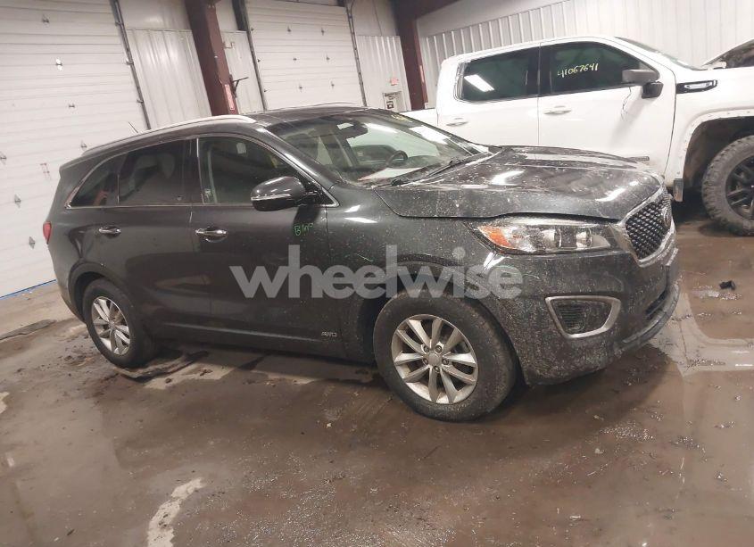 Photo 13 of 2016 Kia Sorento 2.4L LX (VIN 5XYPGDA31GG122848)