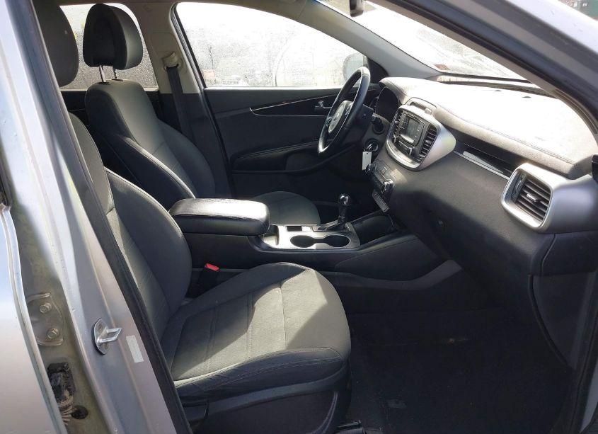 Photo 5 of 2016 Kia Sorento 2.4L LX (VIN 5XYPGDA31GG147037)