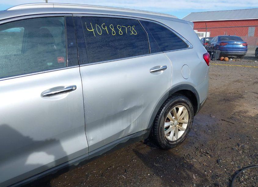 Photo 6 of 2016 Kia Sorento 2.4L LX (VIN 5XYPGDA31GG147037)