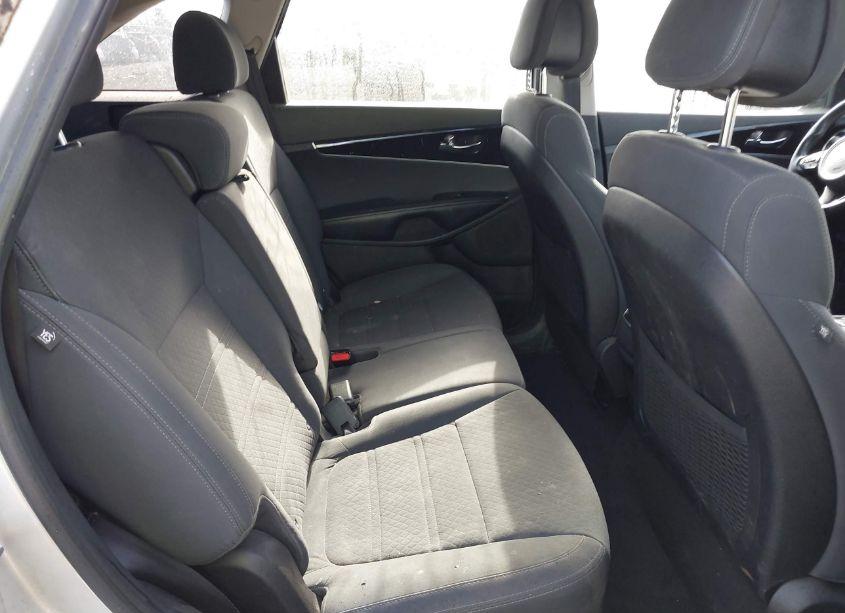Photo 8 of 2016 Kia Sorento 2.4L LX (VIN 5XYPGDA31GG147037)