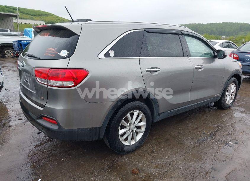 Photo 4 of 2017 Kia Sorento 2.4L LX (VIN 5XYPGDA31HG270824)