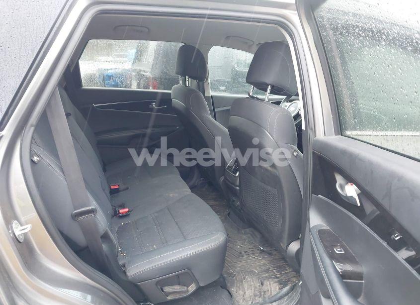 Photo 8 of 2017 Kia Sorento 2.4L LX (VIN 5XYPGDA31HG270824)