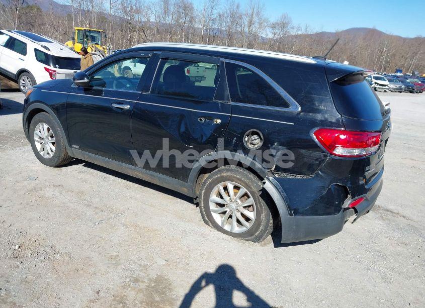 Photo 3 of 2017 Kia Sorento 2.4L LX (VIN 5XYPGDA31HG278535)