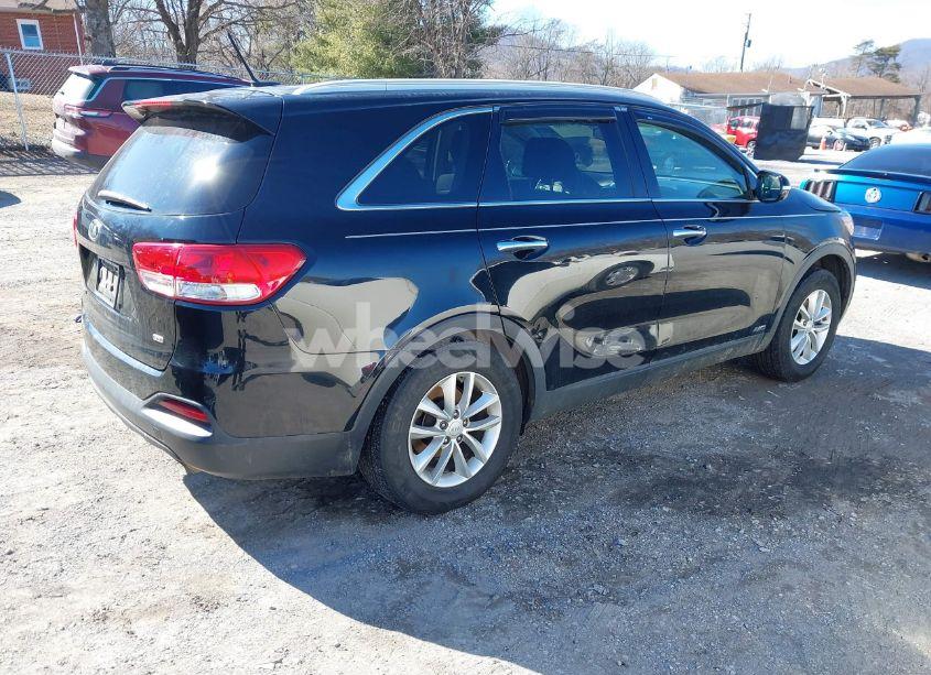 Photo 4 of 2017 Kia Sorento 2.4L LX (VIN 5XYPGDA31HG278535)