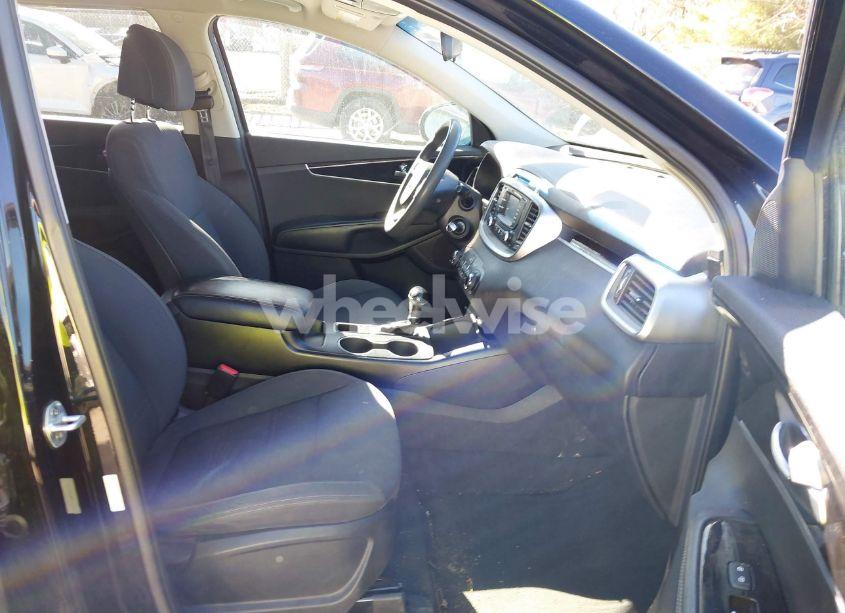 Photo 5 of 2017 Kia Sorento 2.4L LX (VIN 5XYPGDA31HG278535)