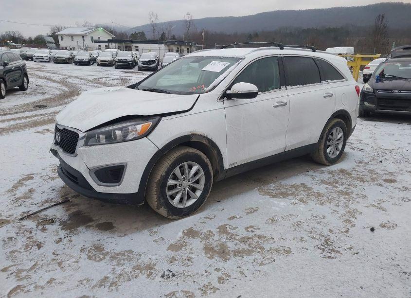Photo 2 of 2017 Kia Sorento 2.4L LX (VIN 5XYPGDA31HG290359)