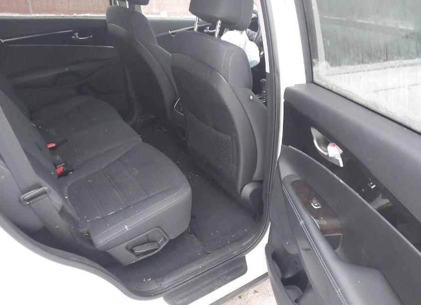 Photo 8 of 2017 Kia Sorento 2.4L LX (VIN 5XYPGDA31HG290359)