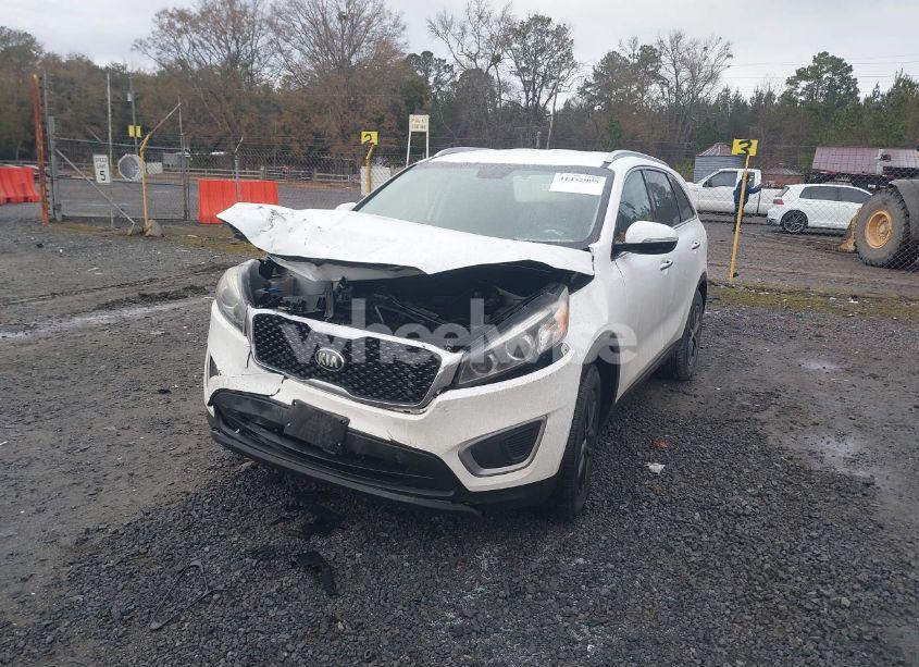 Photo 2 of 2017 Kia Sorento 2.4L LX (VIN 5XYPGDA31HG325238)