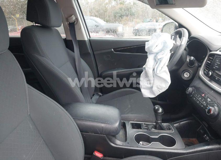 Photo 5 of 2017 Kia Sorento 2.4L LX (VIN 5XYPGDA31HG325238)