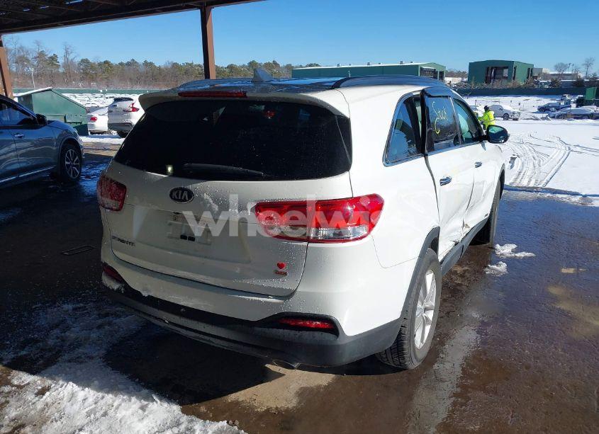 Photo 4 of 2018 Kia Sorento 2.4L LX (VIN 5XYPGDA31JG425426)