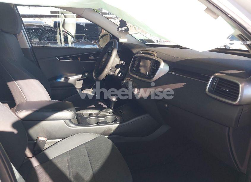 Photo 5 of 2018 Kia Sorento 2.4L LX (VIN 5XYPGDA31JG425426)