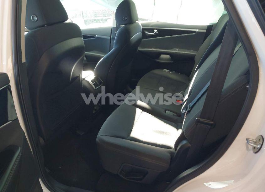 Photo 8 of 2018 Kia Sorento 2.4L LX (VIN 5XYPGDA31JG425426)