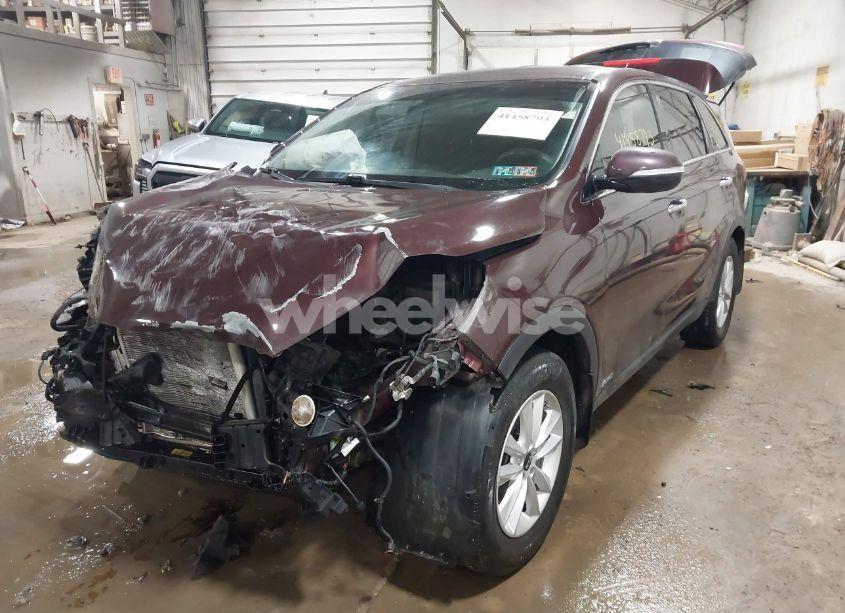 Photo 2 of 2019 Kia Sorento 2.4L LX (VIN 5XYPGDA31KG447573)
