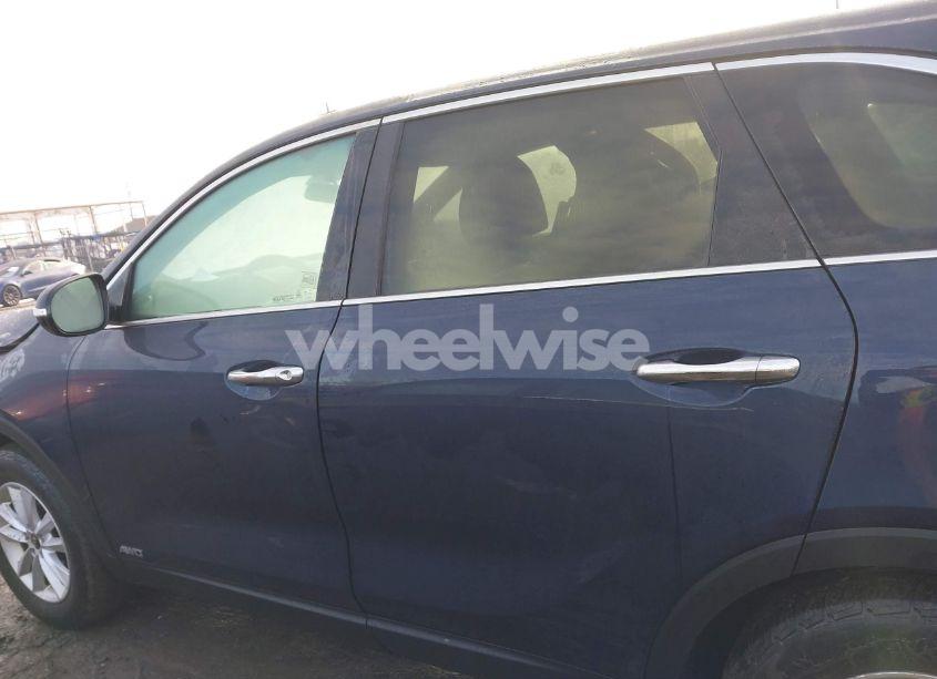 Photo 14 of 2019 Kia Sorento 2.4L LX (VIN 5XYPGDA31KG462266)