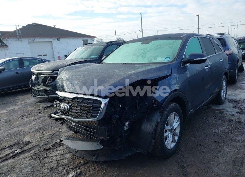 Photo 2 of 2019 Kia Sorento 2.4L LX (VIN 5XYPGDA31KG462266)