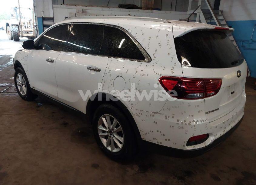 Photo 3 of 2020 Kia Sorento 2.4L LX (VIN 5XYPGDA31LG654563)