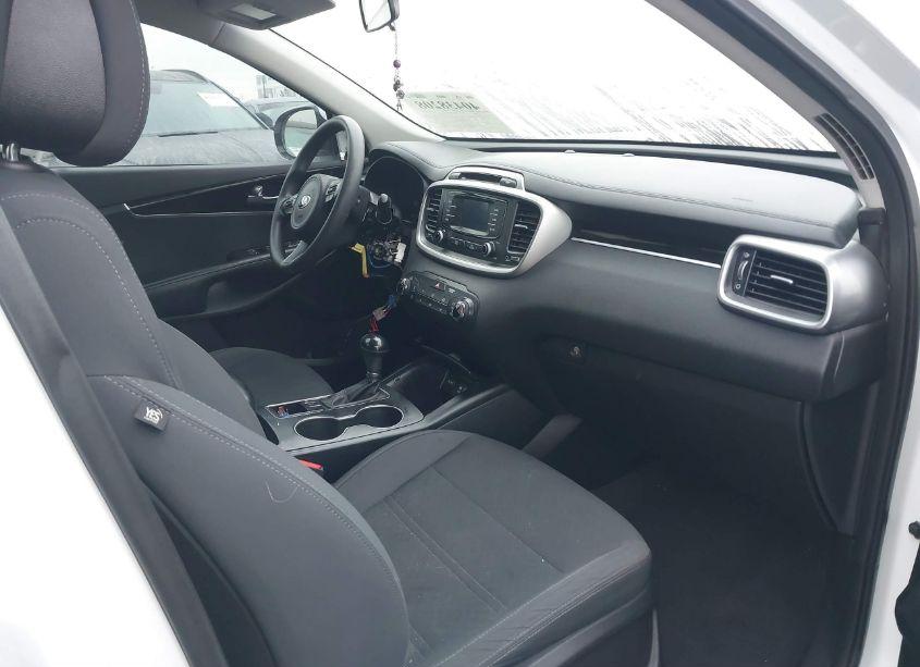 Photo 5 of 2016 Kia Sorento 2.4L LX (VIN 5XYPGDA32GG081937)