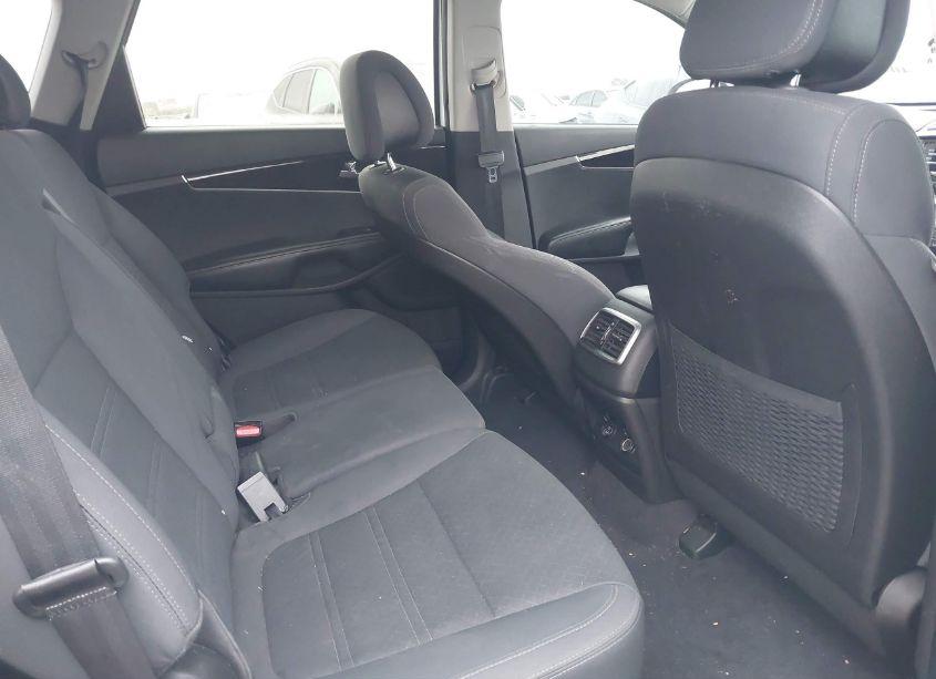 Photo 8 of 2016 Kia Sorento 2.4L LX (VIN 5XYPGDA32GG081937)