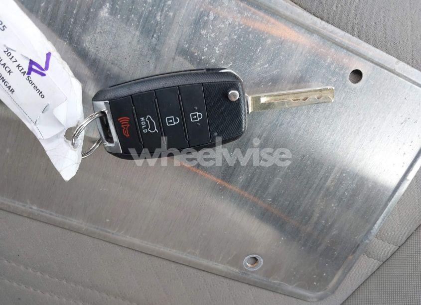 Photo 11 of 2017 Kia Sorento 2.4L LX (VIN 5XYPGDA32HG203519)