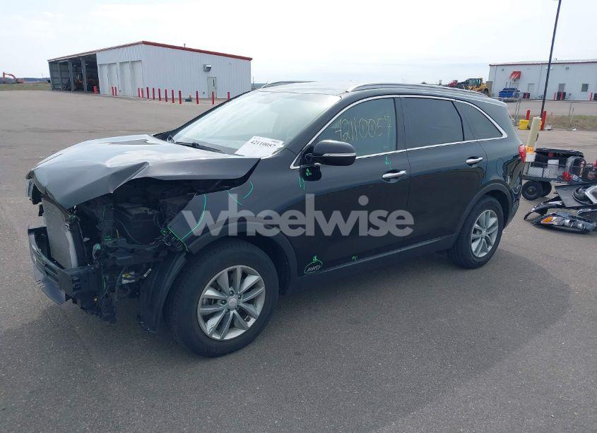 Photo 2 of 2017 Kia Sorento 2.4L LX (VIN 5XYPGDA32HG203519)