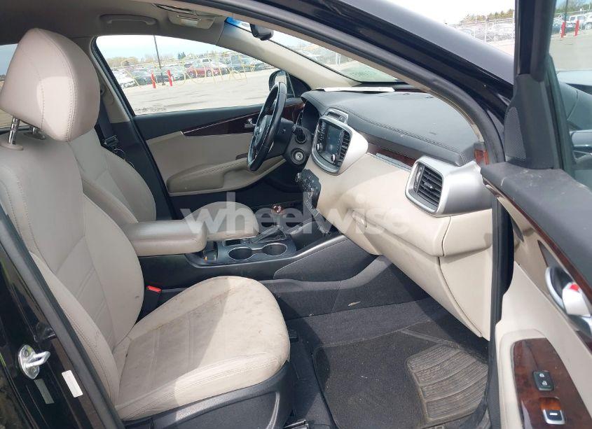 Photo 5 of 2017 Kia Sorento 2.4L LX (VIN 5XYPGDA32HG203519)