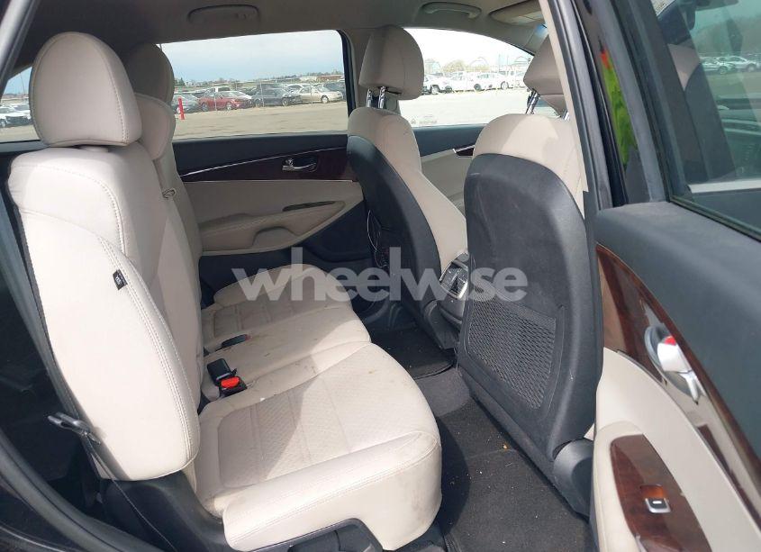 Photo 8 of 2017 Kia Sorento 2.4L LX (VIN 5XYPGDA32HG203519)