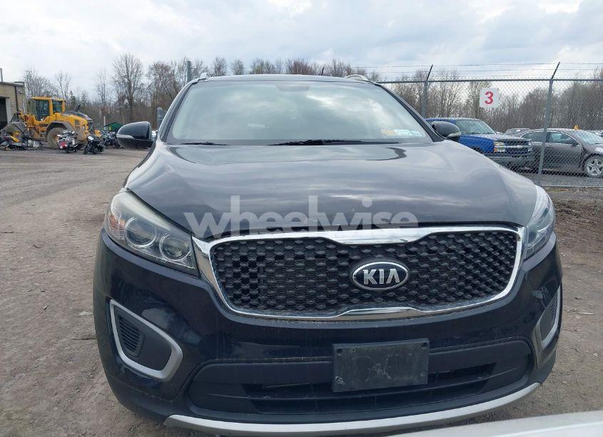 Photo 12 of 2017 Kia Sorento 2.4L LX (VIN 5XYPGDA32HG211717)