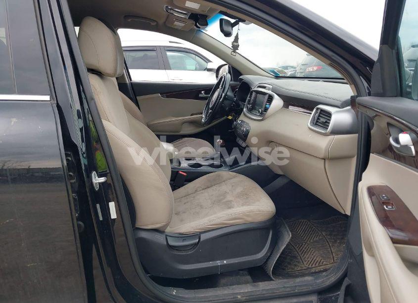 Photo 5 of 2017 Kia Sorento 2.4L LX (VIN 5XYPGDA32HG211717)
