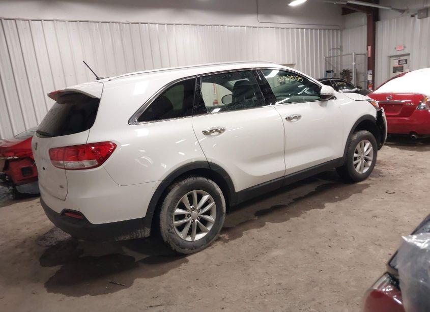 Photo 4 of 2017 Kia Sorento 2.4L LX (VIN 5XYPGDA32HG252302)