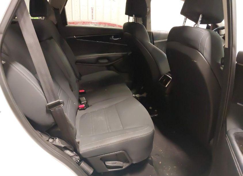 Photo 8 of 2017 Kia Sorento 2.4L LX (VIN 5XYPGDA32HG252302)