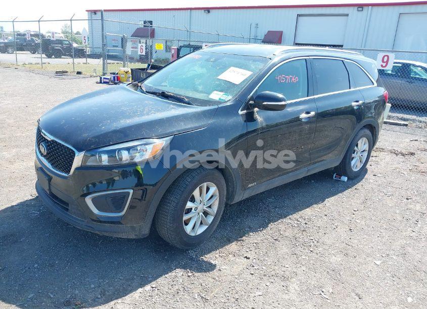 Photo 2 of 2017 Kia Sorento 2.4L LX (VIN 5XYPGDA32HG265986)