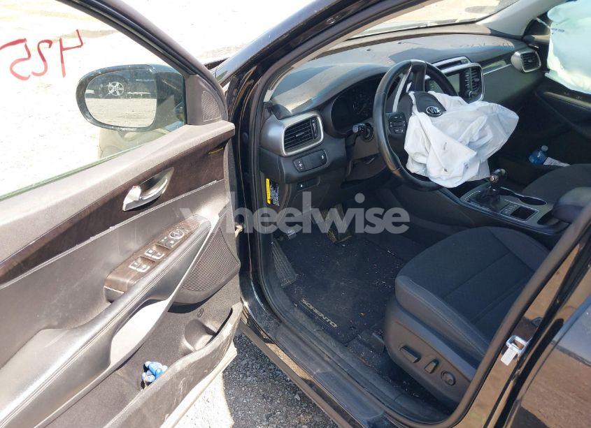 Photo 5 of 2017 Kia Sorento 2.4L LX (VIN 5XYPGDA32HG265986)