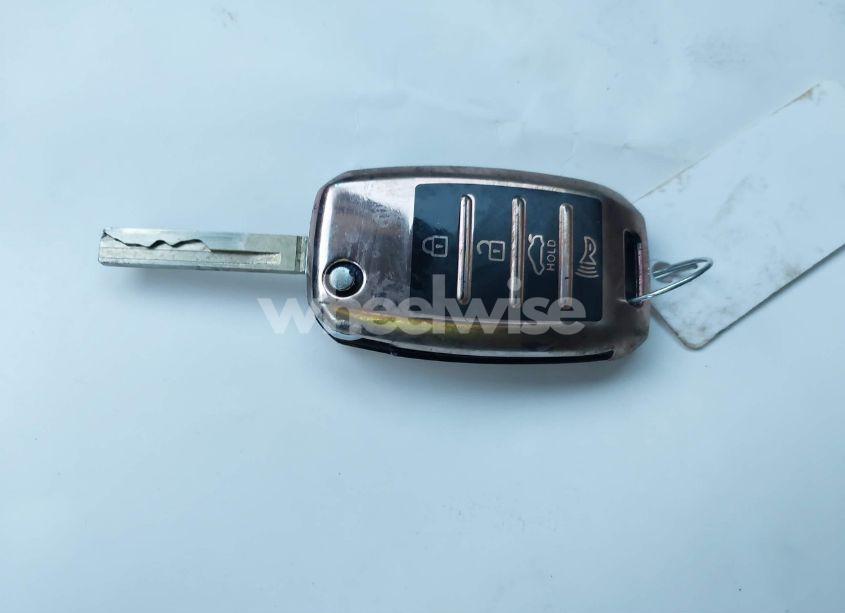 Photo 11 of 2019 Kia Sorento 2.4L LX (VIN 5XYPGDA32KG540313)