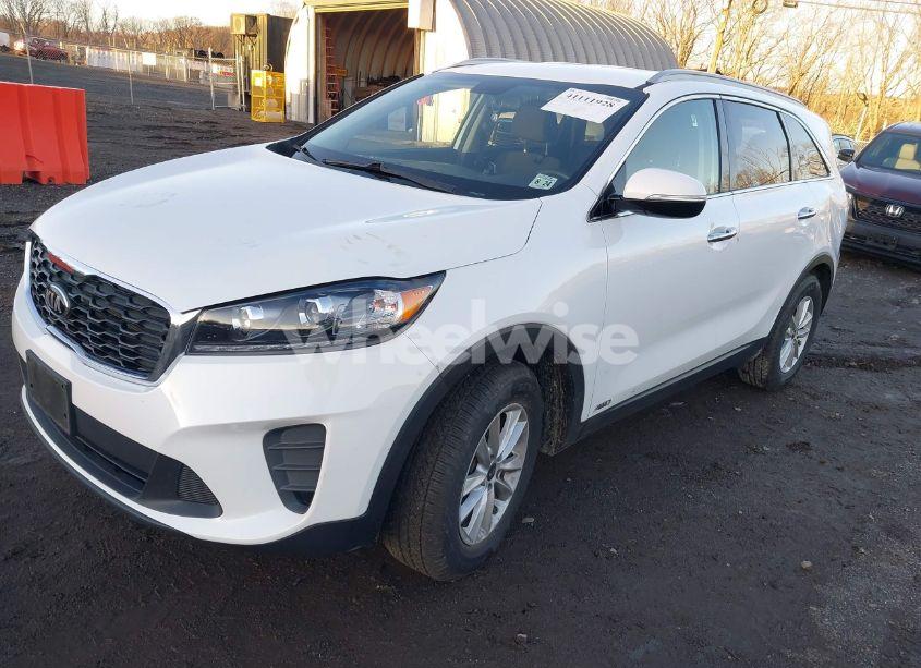 Photo 2 of 2019 Kia Sorento 2.4L LX (VIN 5XYPGDA32KG540313)