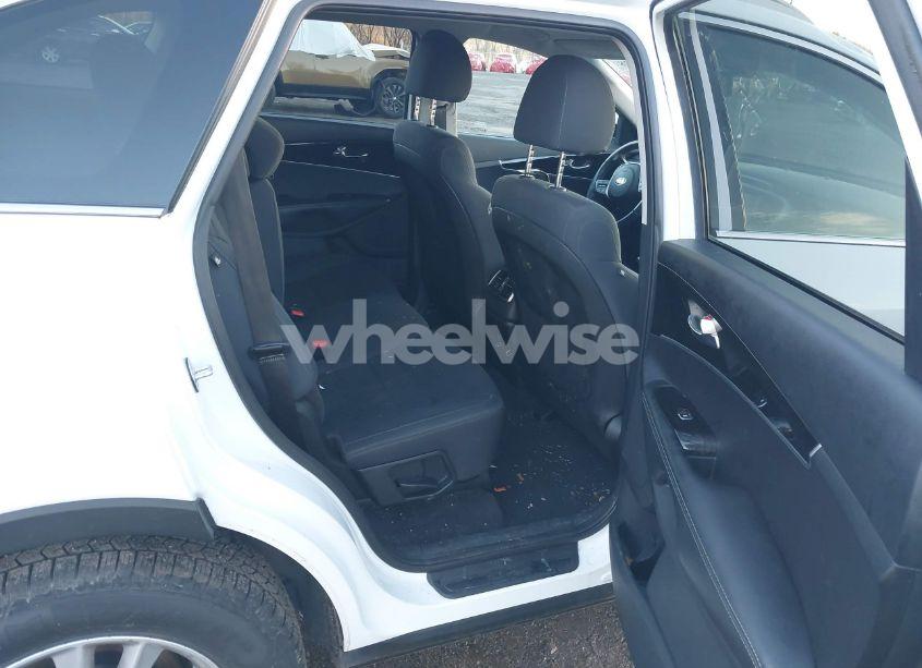 Photo 8 of 2019 Kia Sorento 2.4L LX (VIN 5XYPGDA32KG540313)