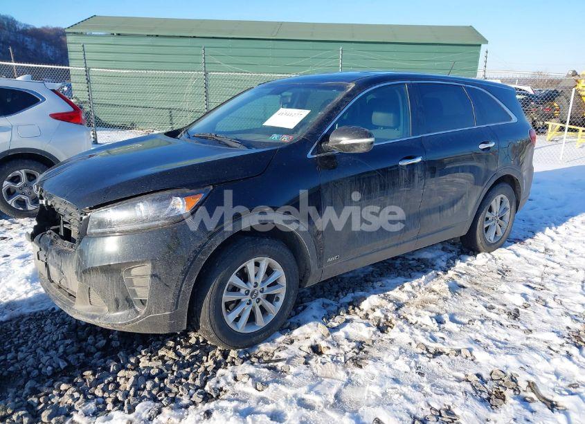 Photo 2 of 2019 Kia Sorento 2.4L LX (VIN 5XYPGDA32KG558195)