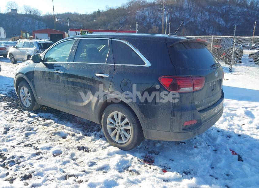 Photo 3 of 2019 Kia Sorento 2.4L LX (VIN 5XYPGDA32KG558195)